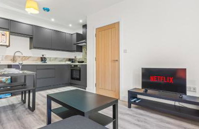 2BR Apartment with Sofa bed I Prime Town Centre Location I Gold St D-Lux, Modern Amenities, Walk to Train, Bus Stations, Shops & Cafés I Leisure and Business Stays Welcome - Foto 51