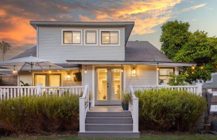 Luxe Backyard Oasis w/ Hot Tub Chic Design South Park Sanctuary - Foto 73