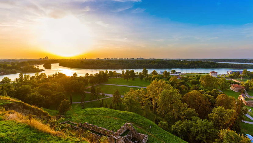Confluencia de los ríos Sava y Danubio en Belgrado