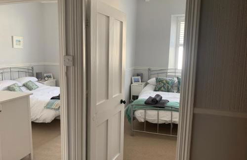 Perfect base for 8, pets allowed - Photo 10