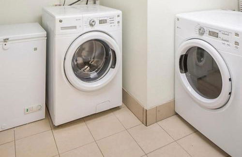 Have family fun in the sun at Daytona Beach in this resort 2BD condo - Foto 12