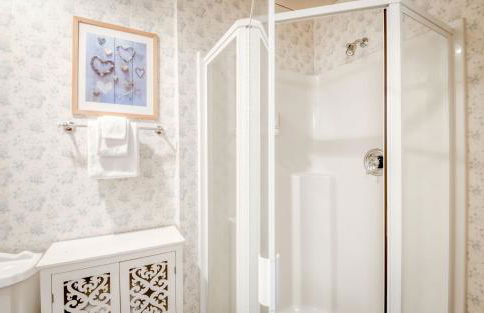 Coastal Garden - Anchor Pier Lodge - Photo 29