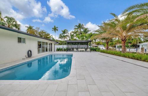 Waterfront Oasis w/ Enclosed Pool! - Foto 9