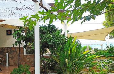 Cozy house next to a cove on the beach - Photo 7