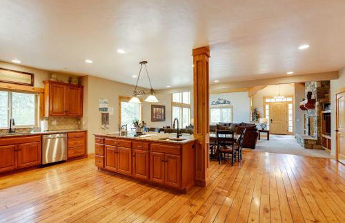 Indoor Entertainment Forested Sunriver Retreat! - Foto 8