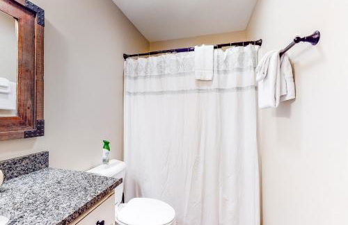 Lakefront Retreat Sleeps 6 Fireplace Boat Slip - Foto 22