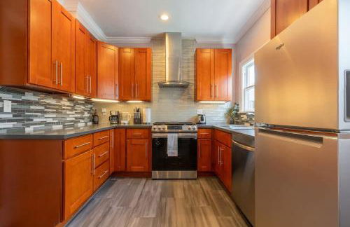 Oak Manor - Chic & Stylish 2BR Apartment Retreat - Photo 31