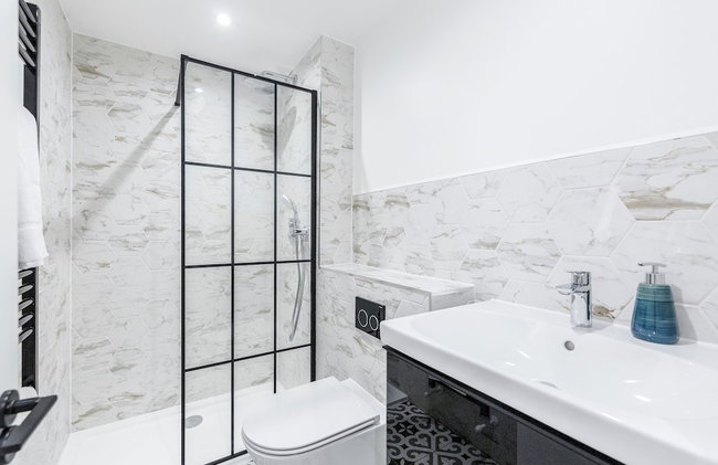 2Bed 2Bath Apartment in Liverpool Street, Steps to Brick Lane, Spitalfields & Shoreditch - Foto 56