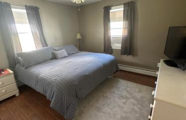 Private 2 Bedroom Lofted Garage Getaway - Foto 32