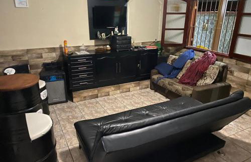 Saquarema - Casa Amarela ! Entre a praia e a Lagoa ! - Foto 6