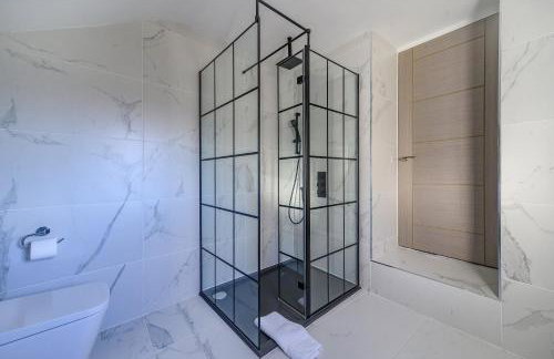 Spacious 6 Bedroom Escape with Hot Tub, Games Room & Karaoke in Yorkshire - Foto 77