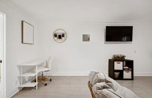 Pensacola Pad 1BR 1BA Modern - Foto 17