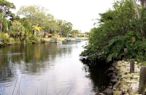 A-Frame Cabin Rental with Spacious Deck Overlooking the Cotee River, Florida - Foto 21