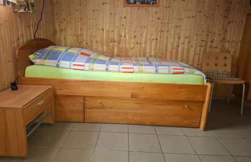 Gästezimmer Monika für Radtouristen, Geschäftsreisende und Monteure mit eigenem Bad im Souterrain - Foto 1