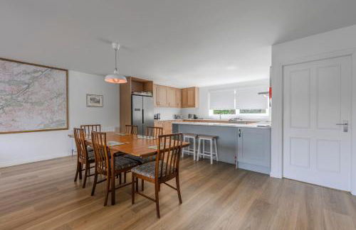 Heathercroft House-Modern 3 bedroom house with stunning views - Photo 6