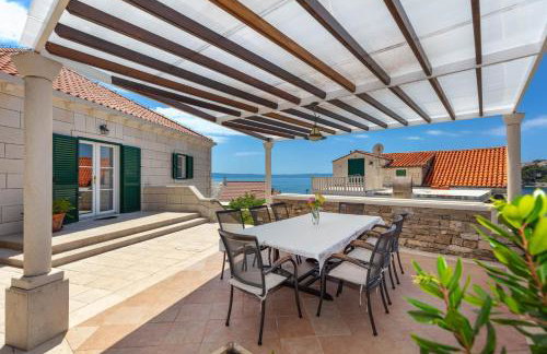 Your Family Oasis by the Sea Villa Mir Vami, heated pool - Photo 29