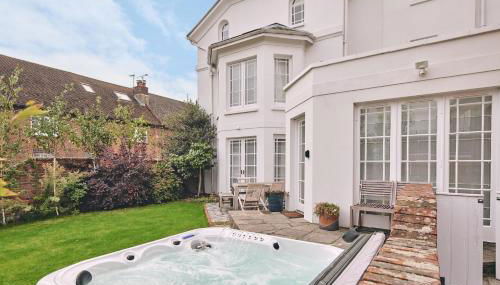 Coastal Manor Retreat - Foto 1