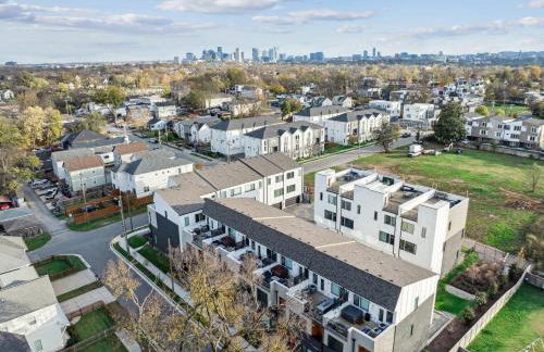 Private Home with Rooftop Game Room near Downtown - Foto 72