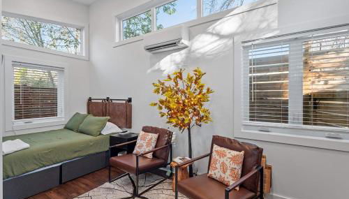 The Acorn - Tiny House in HISTORIC OAKWOOD - Foto 4