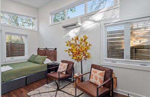 The Acorn - Tiny House in HISTORIC OAKWOOD - Foto 4