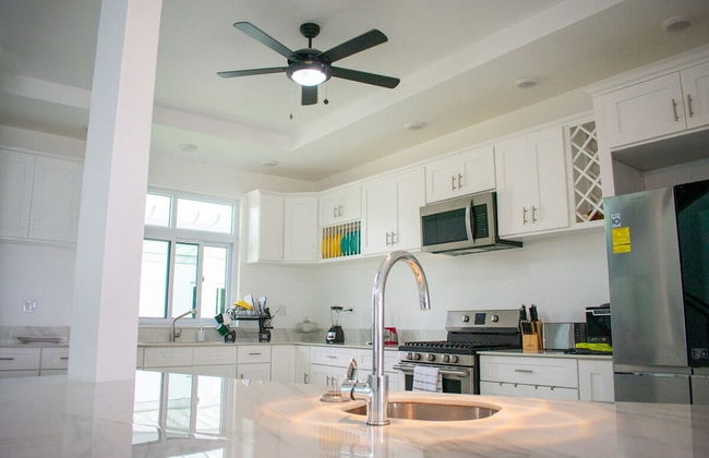 The W Villa 5 B R Oceanfront w Staff - Photo 8