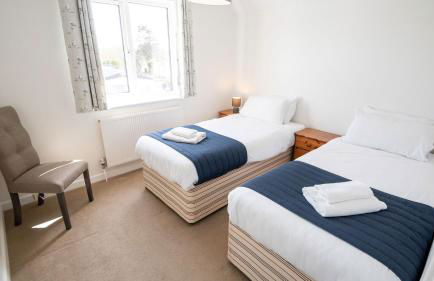 Downton House with Country Park Facilities - Photo 2