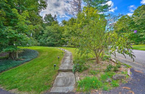 Woodstock Getaway with Hot Tub about 2 Mi to Dtwn! - Foto 41