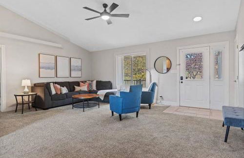 Modern Home-Garage-Scenic Patio - Foto 18