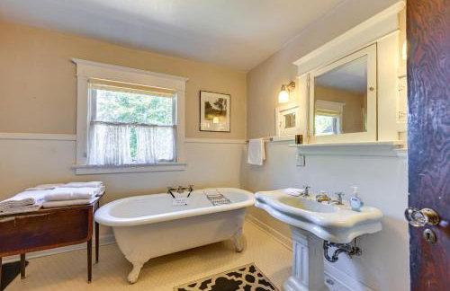 Historic Auburn House on 37 Acres with Private Lake! - Foto 27