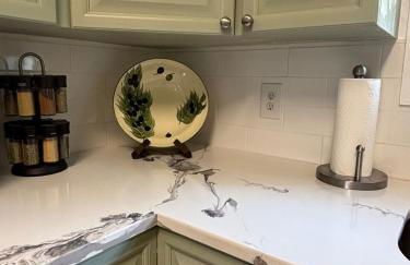 Sunset Serenity!!-Tropical Waterfront Oasis-Huge Private Patio-10Min to KingSt & Beaches - Foto 37