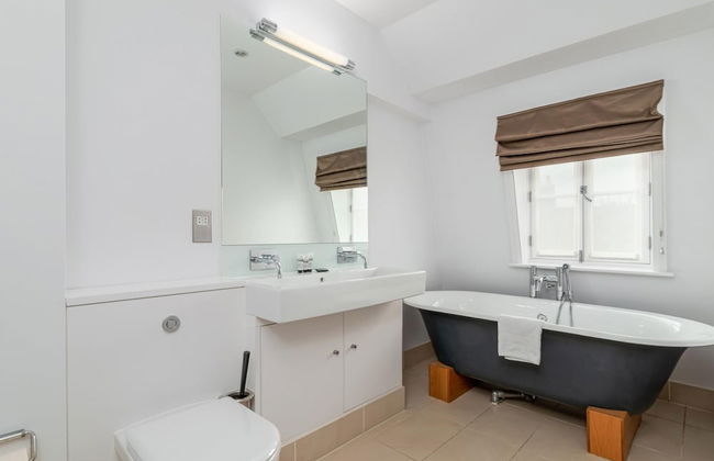 A Stunning Three Bedroom Home in Mayfair - Foto 12