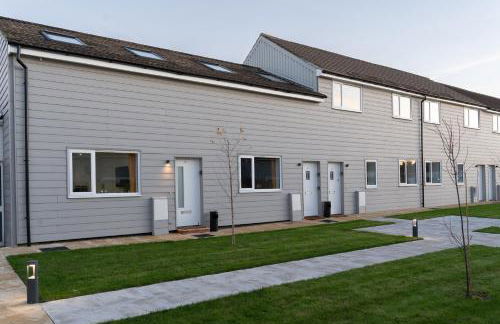 Open Mind Property - 2 Beds & FREE Parking - Photo 2