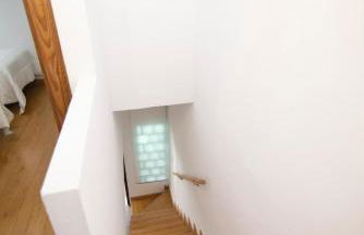 Stylish 3-Bedrooms Getaway with Terrace & Pool - Foto 16