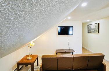 Suites on East Side near Whole Foods, Brown University, Miriam Hospital, MBTA, Downtown, - Photo 24