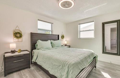 Canal Front Oasis w Heated Pool Close to the Beach - Foto 16