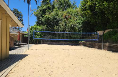 Westside Retreat w Yard, Grill, Hot Tub, Near Sofi Stadium, LAX, and the Beach - Foto 38