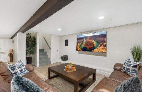 NEW! HUGE 5BR Mountain Views Game Room Hot Tub Lawn Games BBQ - Photo 44