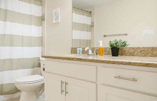 Pool gym BBQ modern apt near theHeights - Foto 10