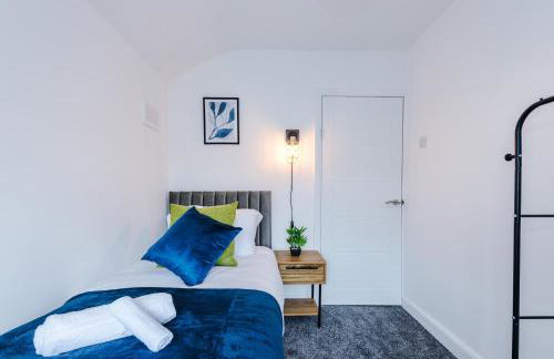 The Acacia Lodge - Beautiful & Modern 3-BR with FREE Parking - Perfect For Business or Work Stays by Parydise Properties - Foto 25