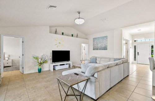 Newley Built Oasis Heated Pool Waterfront retreat - Foto 6