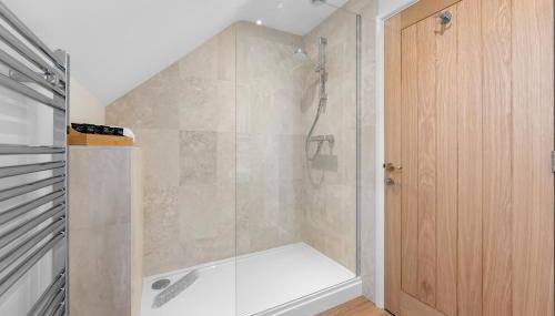 Luxury Apartment in Stockton, sleeps 4, Free WIFI - Foto 4, Shower