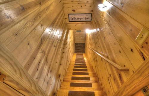 Luxury Cabin Sleeps 8 with creekside fire pit near Helen GA - Foto 22