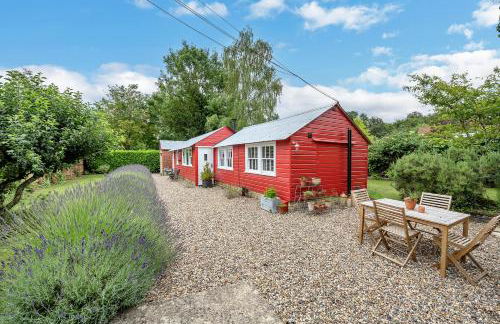 The Red Shed Entire home for 2 Private garden and parking 2 miles from Bury St Edmunds - Foto 1