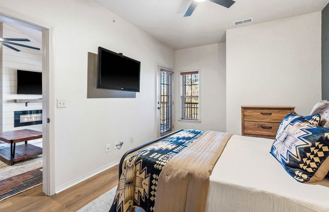 T Time Getaway - Overlooking Golf Views! - Photo 8