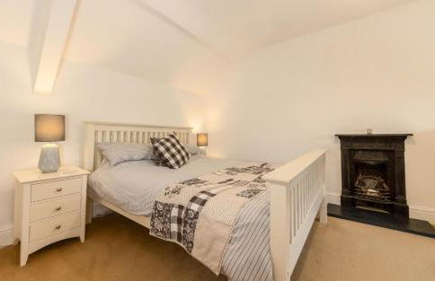 Plas Newydd with Swimming Pool, Fire Pit, and Log Fires - Photo 40