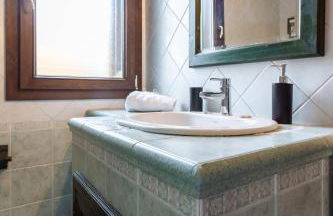 Deep Blue Sea - Photo 19