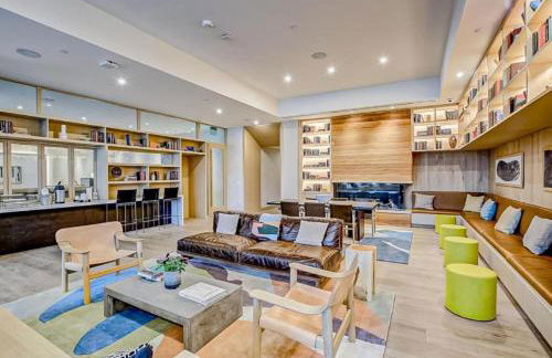 Brand New Rainey Street Condo with City and Lake View - Foto 5