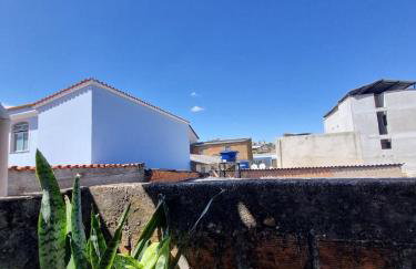 Super Confortável, WiFi Rápido, Garagem Coberta, 2 Banheiros, Suíte, 3 Quartos, Microondas, Cozinha Grande Completa, Mesa de Jantar Grande, Entrada Privativa, Perto do Shopping Pátio Matosinhos, 5 min do Centro Histórico - Foto 5