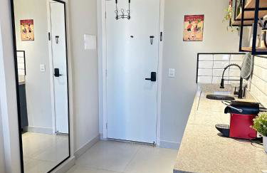 Studio Premium - Perto de Tudo - Vista Livre - Estacionamento privativo e Portaria 24h - Wi-Fi 600mbps - Foto 5