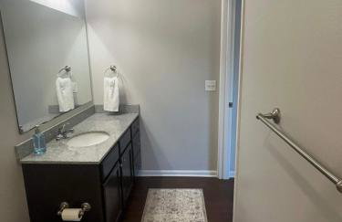 Walk to Stadium, 2 Parking Spots, Balcony & Pool - Foto 10